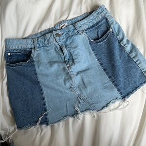 Distressed panel denim mini skirt from Garage 🦋
